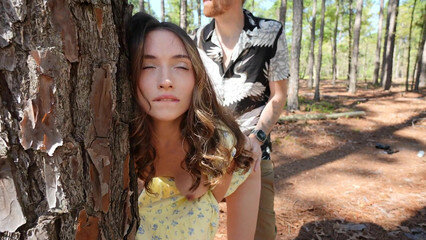 Симпотная вебкам модель отдалась в лесу фотографу во время фотосессии