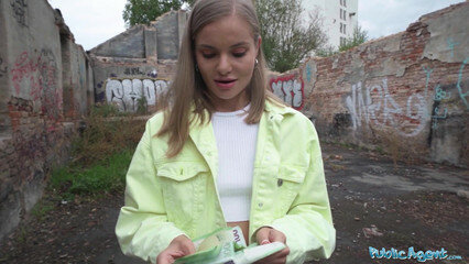 Заплатил деньги незнакомке, чтобы дала трахнуть свою киску